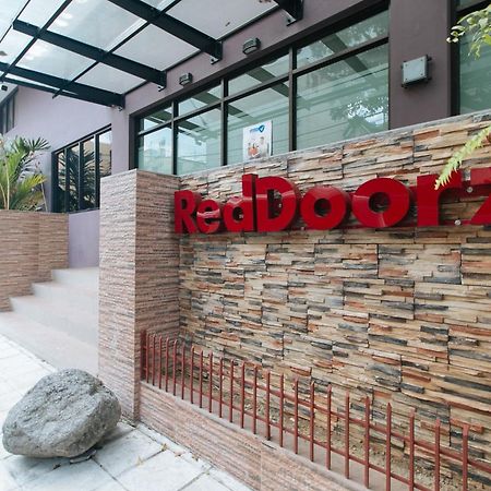 Reddoorz Plus At Evangelista Street Makati Makati City Bagian luar foto