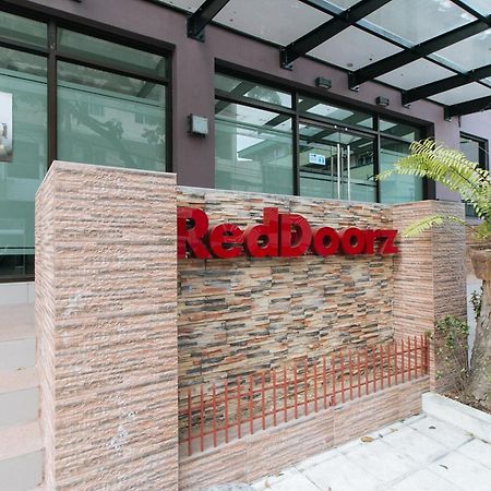 Reddoorz Plus At Evangelista Street Makati Makati City Bagian luar foto