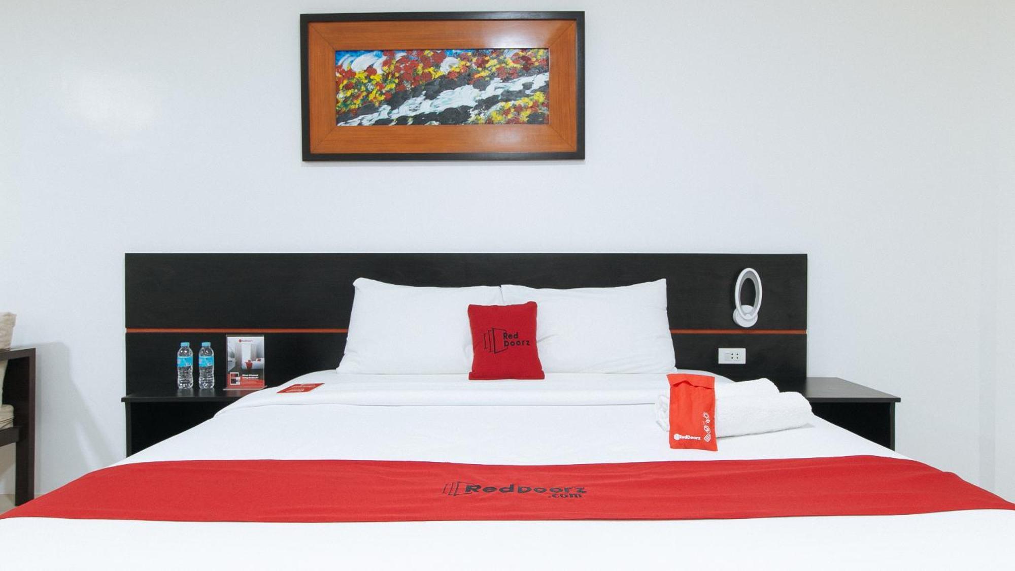 Reddoorz Plus At Evangelista Street Makati Makati City Bagian luar foto