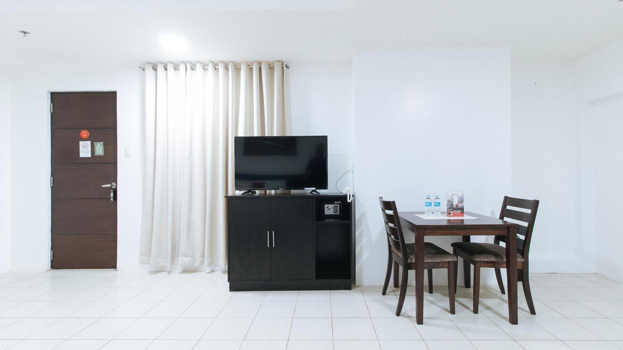 Reddoorz Plus At Evangelista Street Makati Makati City Bagian luar foto