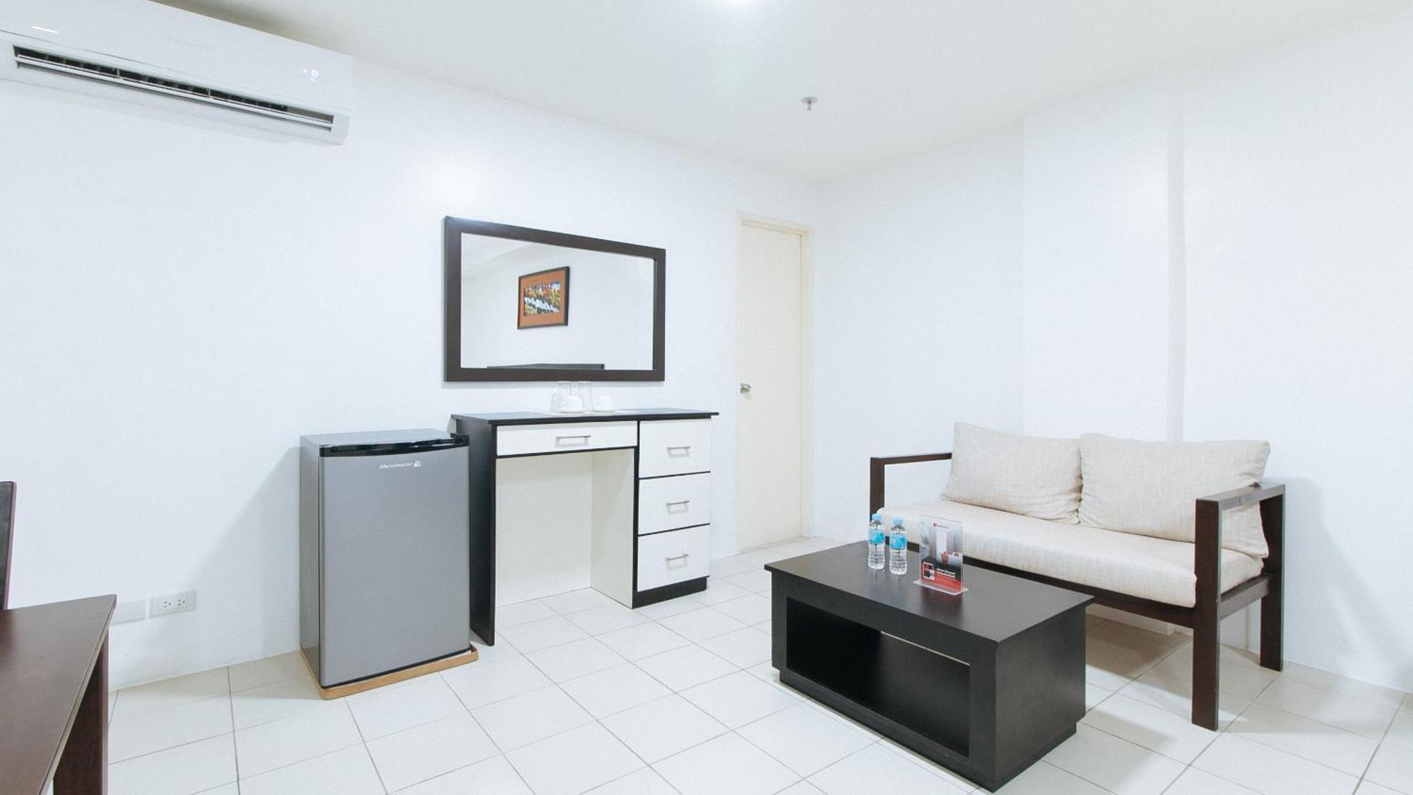 Reddoorz Plus At Evangelista Street Makati Makati City Bagian luar foto