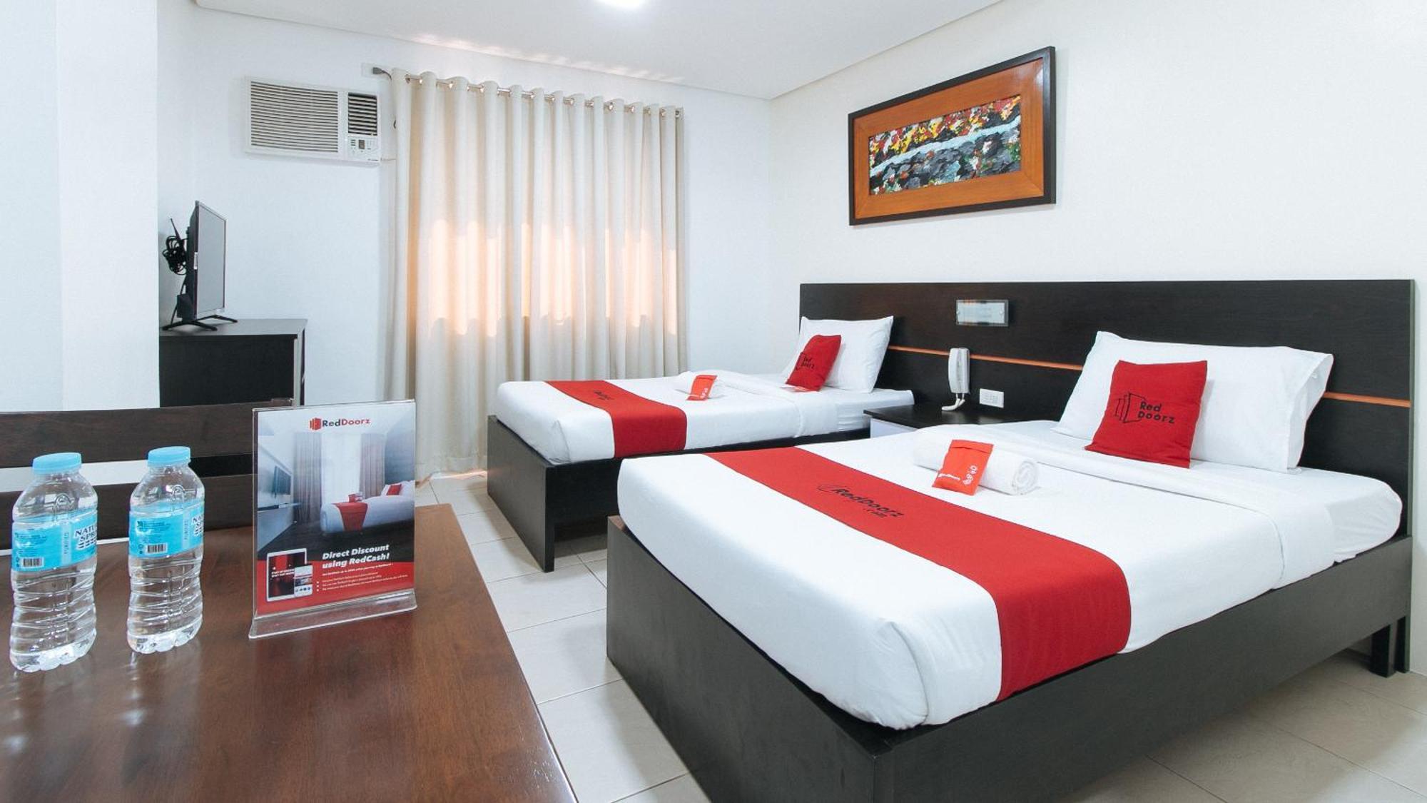 Reddoorz Plus At Evangelista Street Makati Makati City Bagian luar foto
