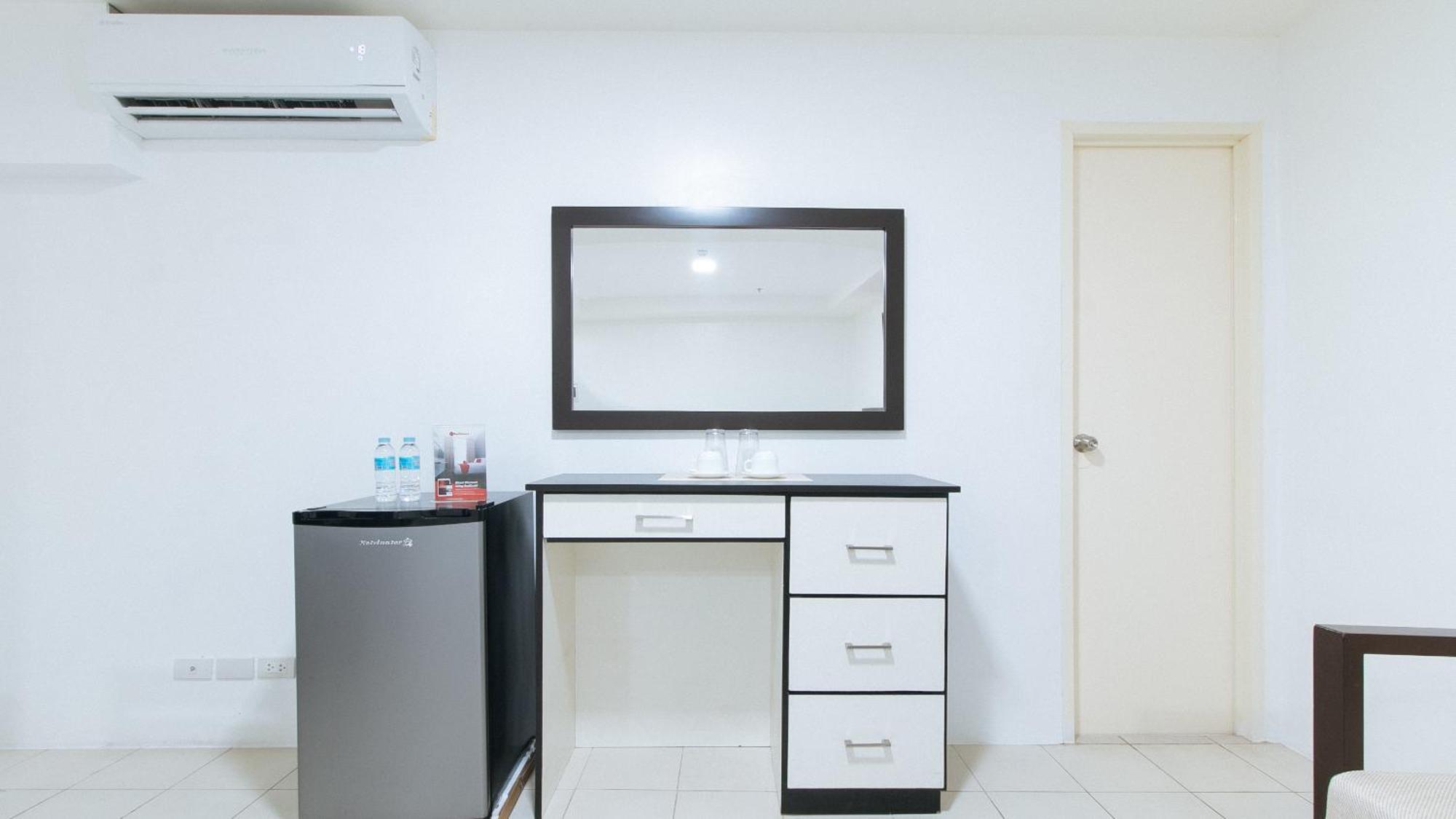 Reddoorz Plus At Evangelista Street Makati Makati City Bagian luar foto