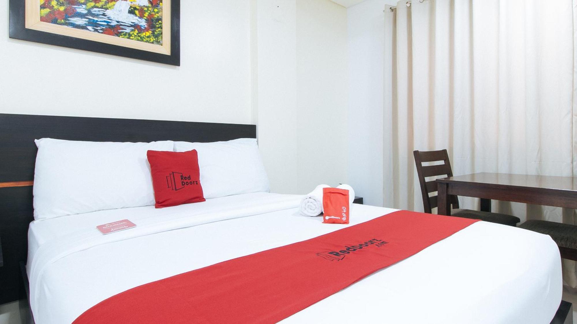 Reddoorz Plus At Evangelista Street Makati Makati City Bagian luar foto