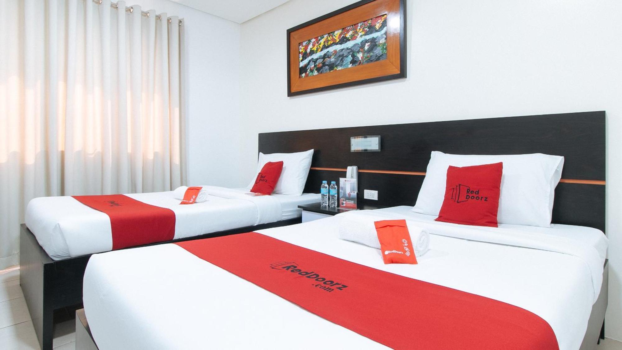 Reddoorz Plus At Evangelista Street Makati Makati City Bagian luar foto