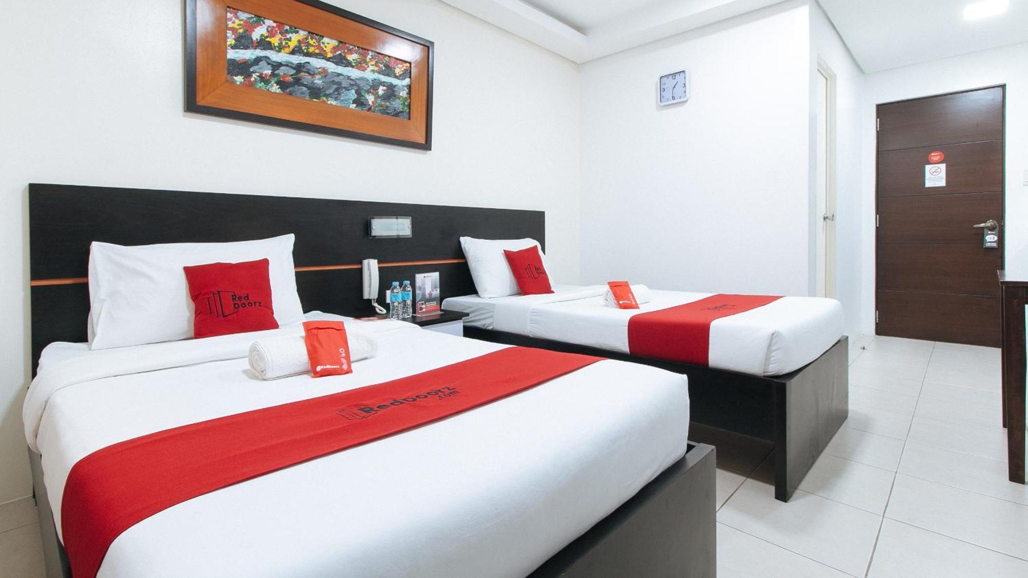 Reddoorz Plus At Evangelista Street Makati Makati City Bagian luar foto