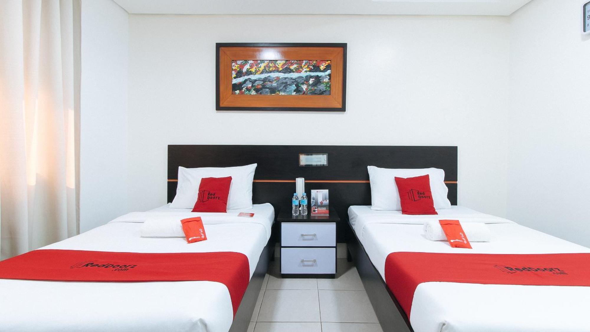 Reddoorz Plus At Evangelista Street Makati Makati City Bagian luar foto