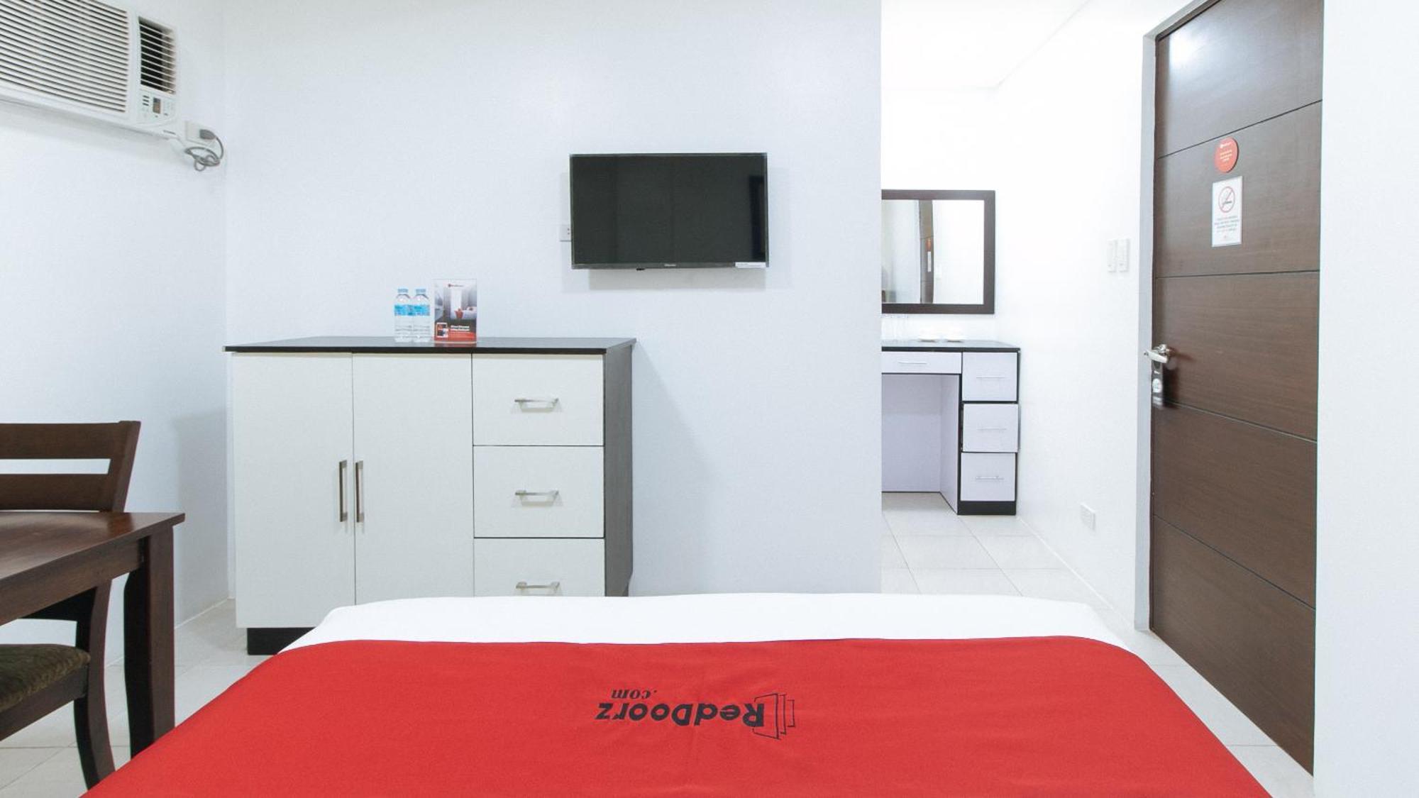 Reddoorz Plus At Evangelista Street Makati Makati City Bagian luar foto