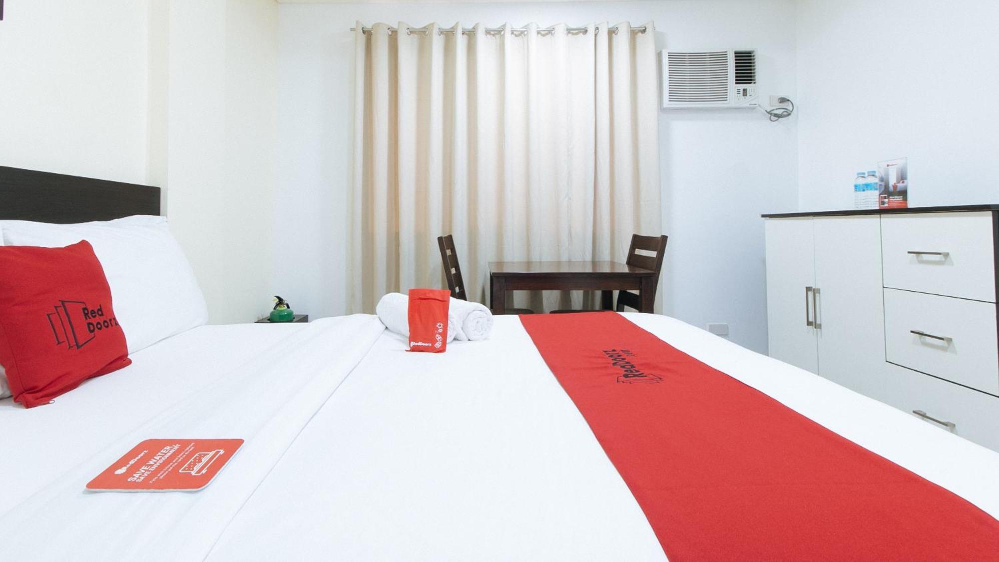 Reddoorz Plus At Evangelista Street Makati Makati City Bagian luar foto