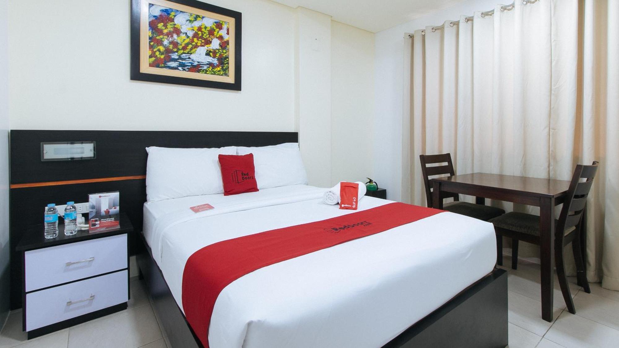 Reddoorz Plus At Evangelista Street Makati Makati City Bagian luar foto