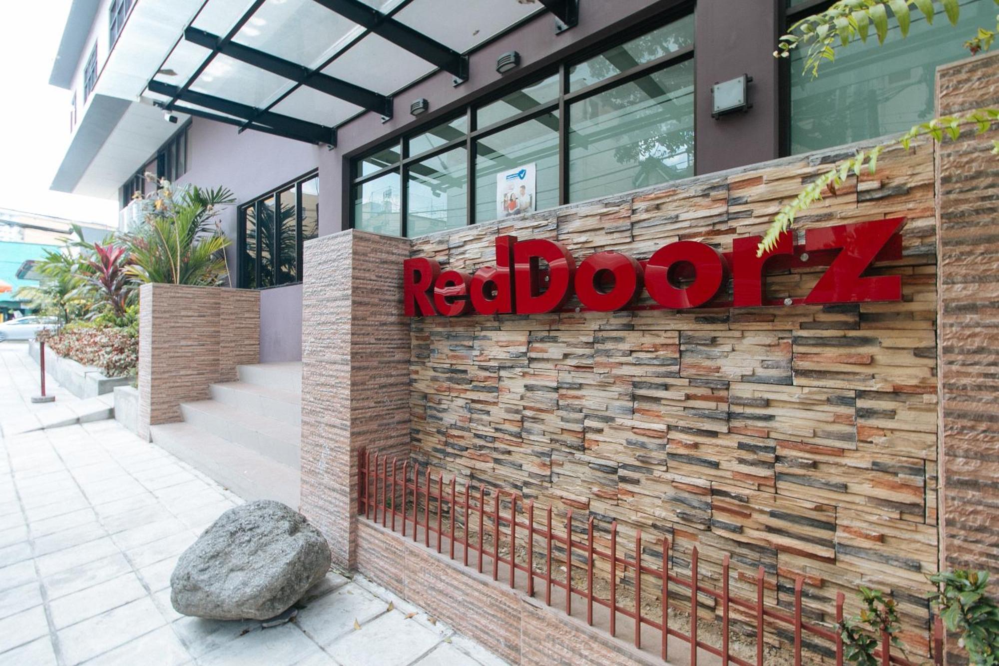 Reddoorz Plus At Evangelista Street Makati Makati City Bagian luar foto