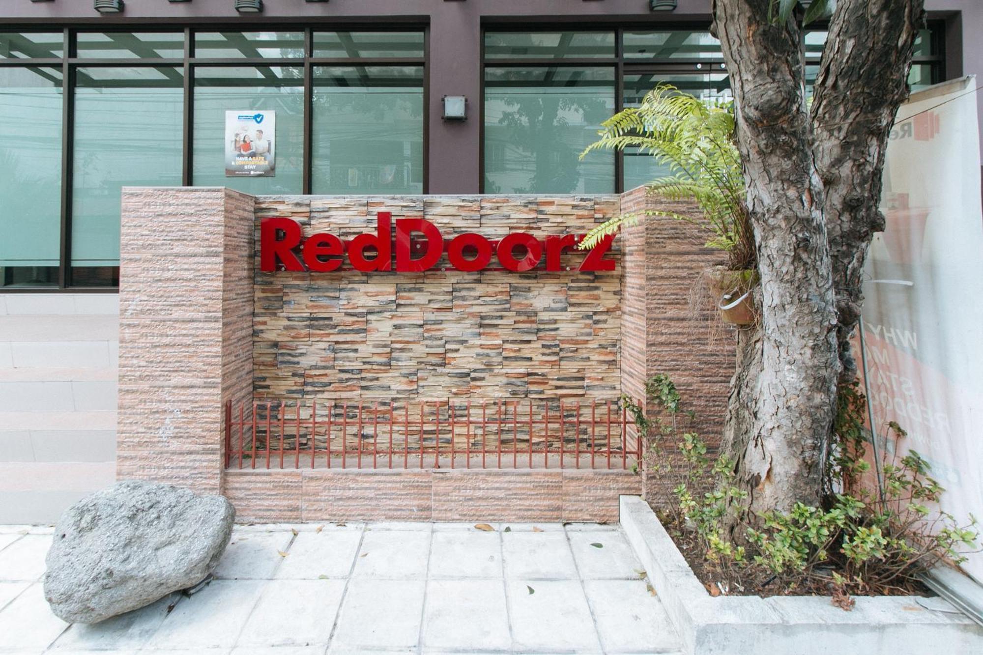 Reddoorz Plus At Evangelista Street Makati Makati City Bagian luar foto