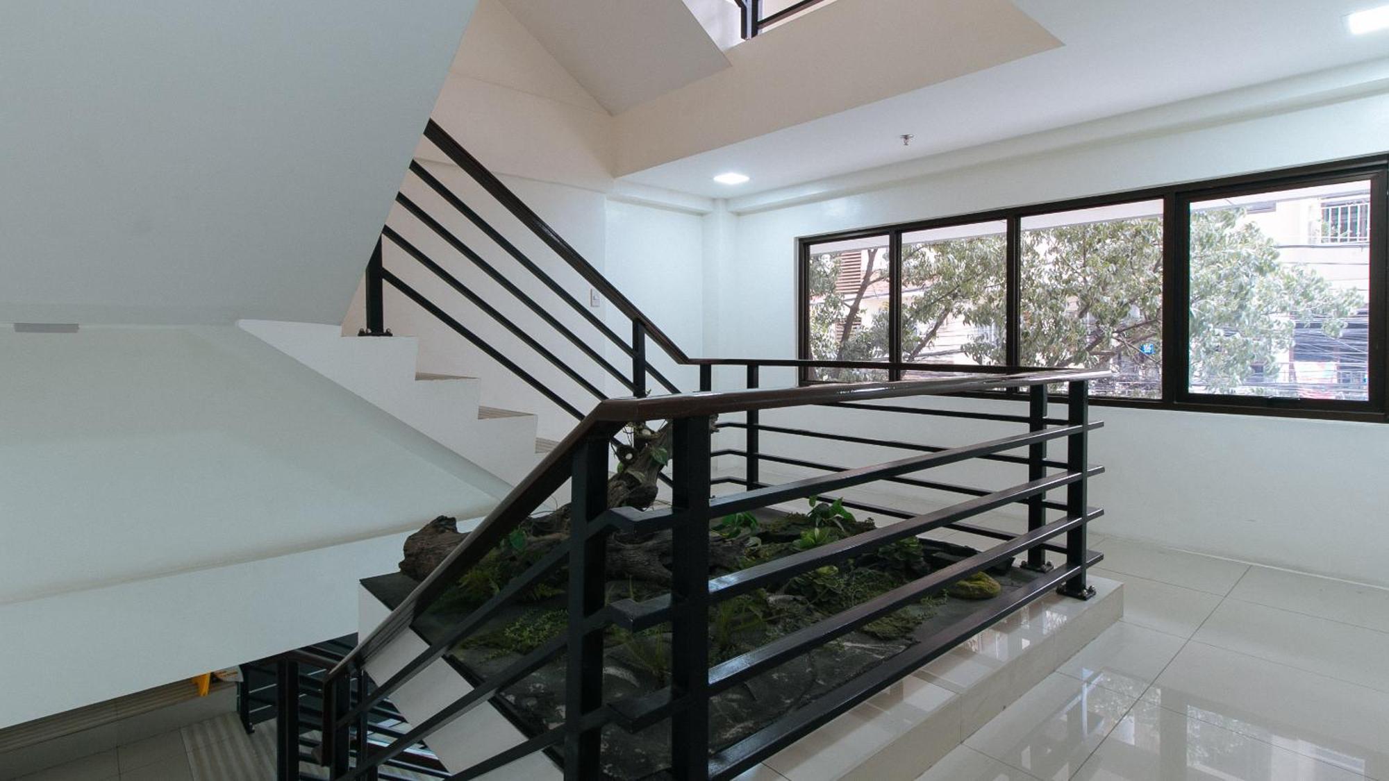 Reddoorz Plus At Evangelista Street Makati Makati City Bagian luar foto