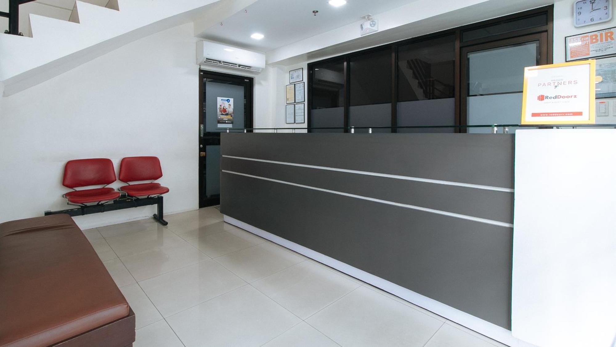 Reddoorz Plus At Evangelista Street Makati Makati City Bagian luar foto